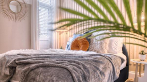London Hammersmith - hot tub, cinema & gaming room